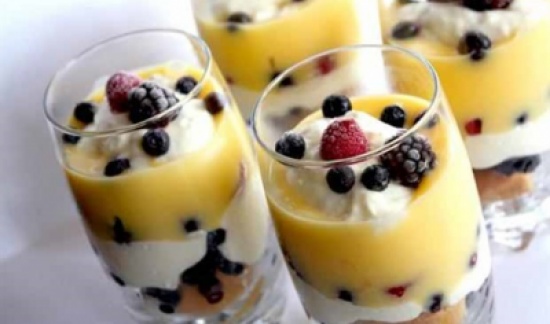 طريقة عمل كريمة الكسترد بالتوت