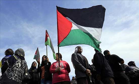 الضفة.. عشرات الفلسطينيين يعتصمون رفضا لانعقاد المجلس المركزي الضفة.. عشرات الفلسطينيين يعتصمون رفضا لانعقاد المجلس المركزي