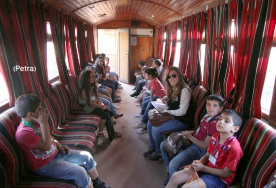 حفل افطار للأطفال الأيتام في القطار