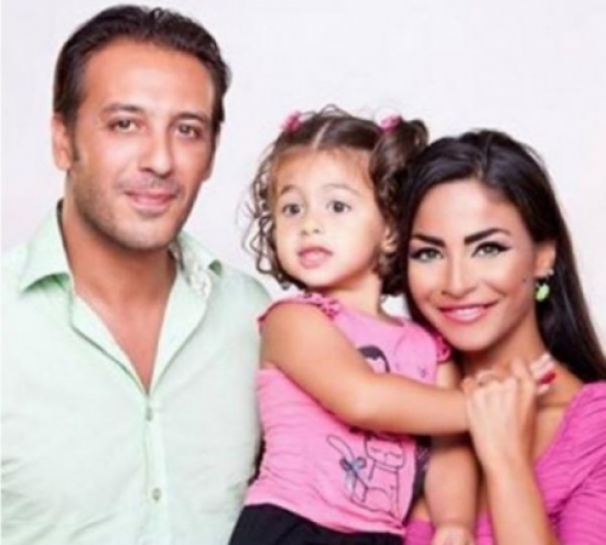 هكذا إحتفلت دوللي شاهين بعيد ميلاد زوجها هكذا إحتفلت دوللي شاهين بعيد ميلاد زوجها