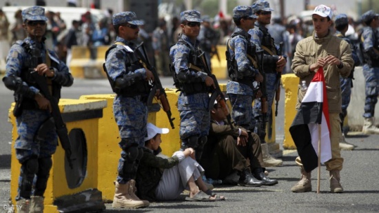 تفجير بكلية الآداب بصنعاء يخلف قتلى وجرحى