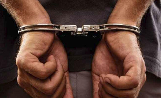 القبض على مطلوب بمداهمة منزل في معان القبض على مطلوب بمداهمة منزل في معان