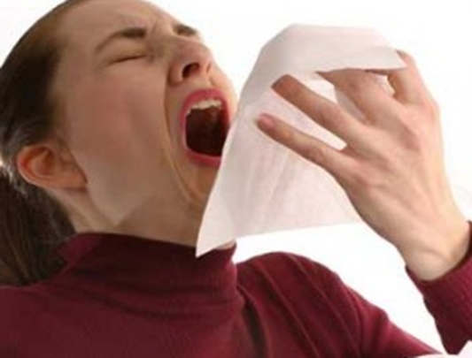 شاهد ماذا يحدث عندما تعطس داخل الطائرة