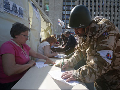 مئات المرتزقة الأمريكيين يقاتلون إلى جانب حكومة كييف بشرق أوكرانيا