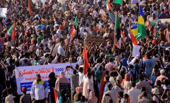 السفارة الأمريكية بالخرطوم تدعو رعاياها لتجنب السفر والابتعاد عن الطرق