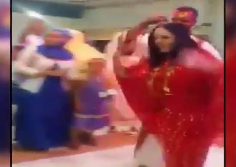 فيديو : عروس " سكرانه "