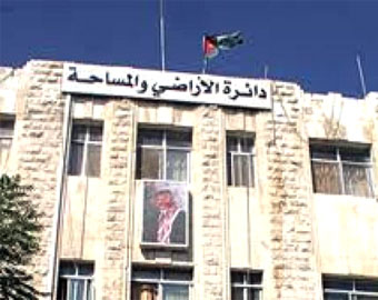 "الاراضي" تؤكد تبسيط الاجراءات واحترام وقت المراجع