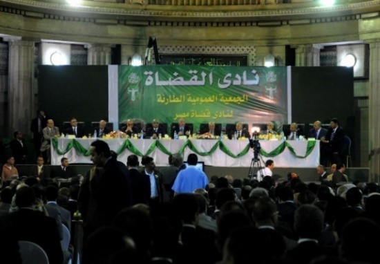 أول " شطب " لقاضي بمصر بعد تأييده عودة النائب العام أول " شطب " لقاضي بمصر بعد تأييده عودة النائب العام