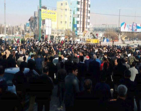 شاهد.. ليل المدن الإيرانية تحت وقع الاحتجاجات