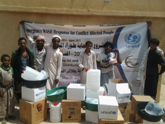 تدشين مشروع توزيع المساعدات الصحية للأسرالنازحة والمتضررة من الصراعات بمأرب