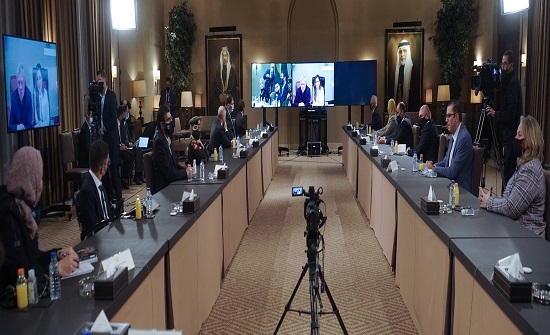 الملك يلتقي أشخاصا ذوي إعاقة ويشيد بنجاحاتهم وإنجازاتهم