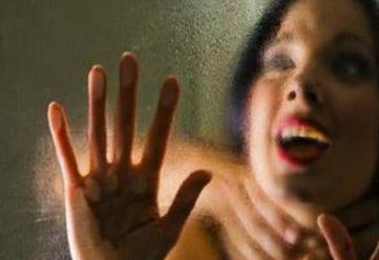 3 أشقاء يغتصبون سيدة أثناء نومها !