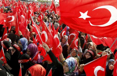 تجمع مؤيد لأردوغان في اسطنبول تنديدا بـ”ارهاب” المتمردين الاكراد تجمع مؤيد لأردوغان في اسطنبول تنديدا بـ”ارهاب” المتمردين الاكراد