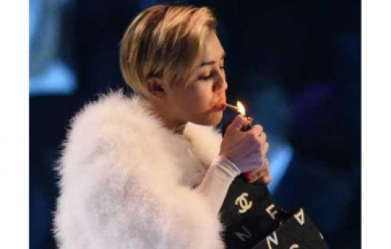 هل تعرفون من هم النّجوم الذين يدخّنون؟