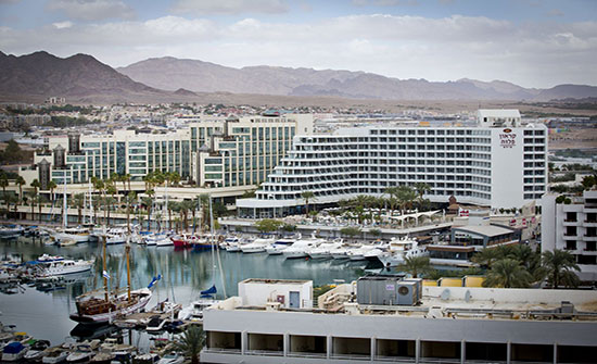 اردني يهاجم اسرائيليين في ايلات ويصيبهم بجروح