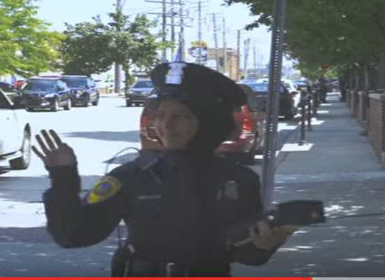 فيديو: أول شرطية مسلمة محجبة بالولايات المتحدة