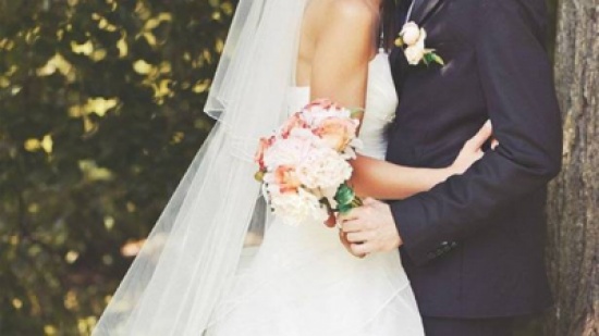 امرأتان تقاضيان العريس والسبب....