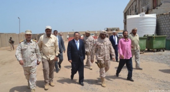 رئيس الوزراء اليمني يجتمع مع قيادة قوات التحالف العربي بعدن