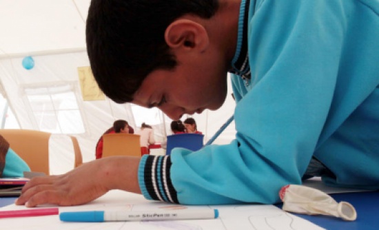 اكتظاظ الطلبة في مدارس مخيم الزعتري يدفعهم إلى التسرب اكتظاظ الطلبة في مدارس مخيم الزعتري يدفعهم إلى التسرب