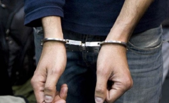 الشرطة تعتقل نجماً شهيراً فور انتهاء حفله الغنائي.. وما فعله غامض الشرطة تعتقل نجماً شهيراً فور انتهاء حفله الغنائي.. وما فعله غامض