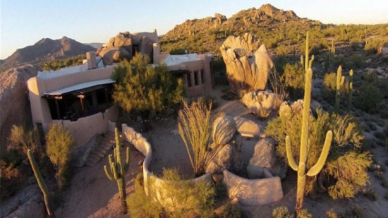 منزل يحاكي منازل المسلسل الكرتوني "فلينستون" بـ 4.2 مليون دولار