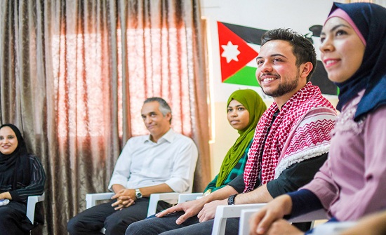 بالصور : الأمير حسين يزور مركز شابات دير علا ويطلع على برامجه بالصور : الأمير حسين يزور مركز شابات دير علا ويطلع على برامجه