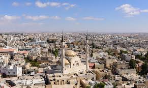 مادبا: شكاوى من تزايد حفر الشوارع وتراجع مستوى النظافة