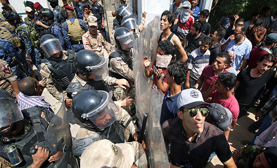 قصف مدفعي إيراني شمال العراق واحتجاجات شعبية في جنوبه