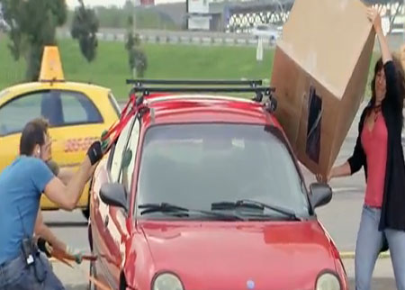 السيدة والسيارة