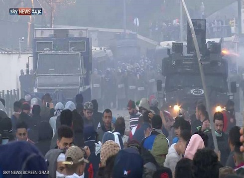 جرحى في الاشتباكات بين الشرطة ومحتجين في الجزائر