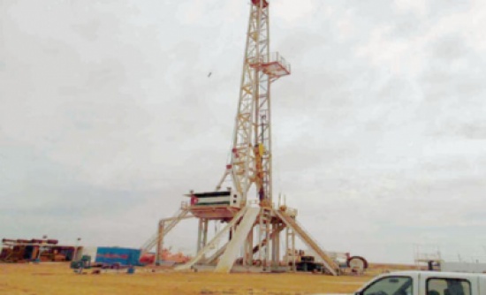 " البترول الوطنية " تفاوض شركتين عالميتين للتنقيب عن الغاز