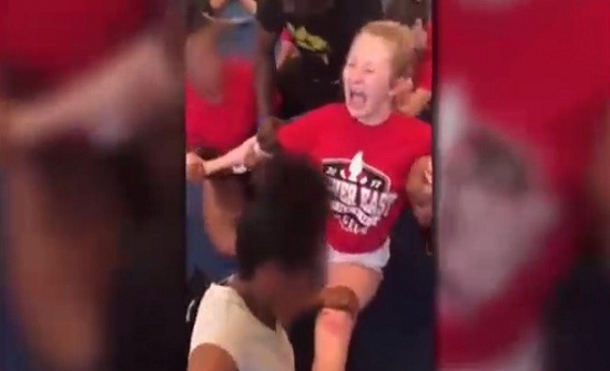 فيديو المراهقة يثير صدمة.. والشرطة الأميركية تحقق