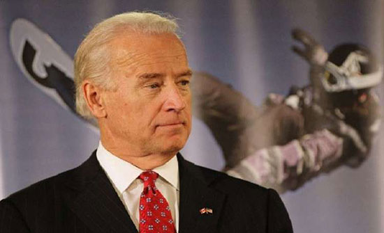 أمريكية تروي تفاصيل تحرش جو بايدن بها على الملأ