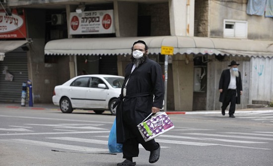 بالفيديو : اسرائيلي يبكي لعدم قدرته على اطعام اطفاله بسبب كورونا