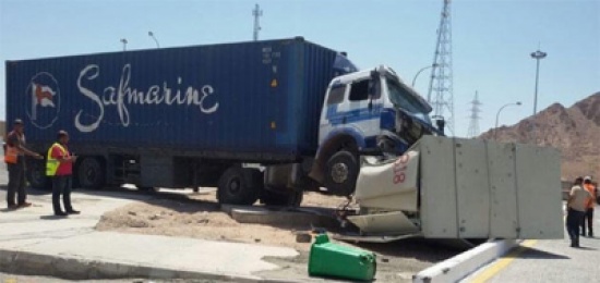 بالصور : انقطاع التيار الكهربائي في الساحة الجمركية بالعقبة اثر اصطدام شاحنة بمحول بالصور : انقطاع التيار الكهربائي في الساحة الجمركية بالعقبة اثر اصطدام شاحنة بمحول