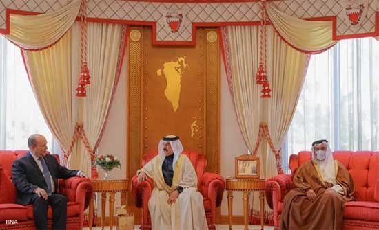 ملك البحرين يستقبل رئيس الوزراء الإسرائيلي ملك البحرين يستقبل رئيس الوزراء الإسرائيلي