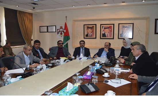 مجلس العاصمة يبحث مع وزير الاشغال مشاريع وموازنة المحافظة مجلس العاصمة يبحث مع وزير الاشغال مشاريع وموازنة المحافظة