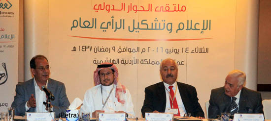 منتدون: التأثير في الرأي العام يستوجب الالتزام بالمهنية الإعلامية