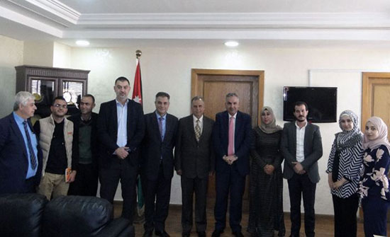 فريق حكومي يلتقي مجموعة من خريجي العلوم السياسية في ديوان الخدمة المدنية فريق حكومي يلتقي مجموعة من خريجي العلوم السياسية في ديوان الخدمة المدنية