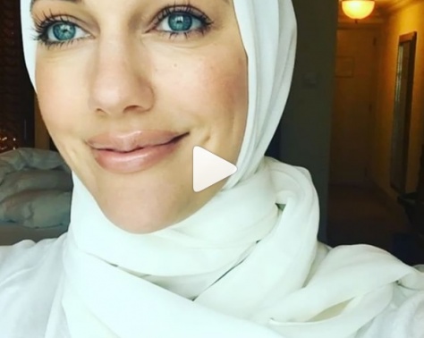 بالفيديو - مريم أوزرلي بالحجاب تتكلّم العربية بطرافة في السعودية