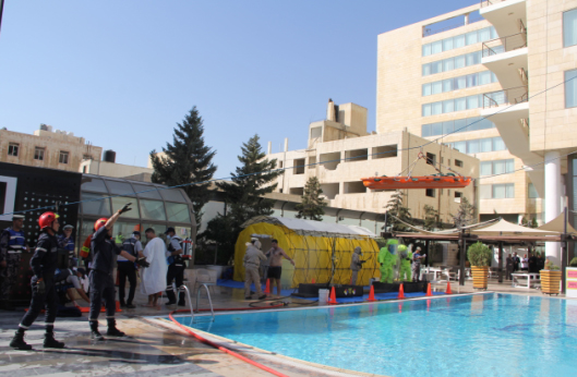 الدفاع المدني ينفذ تمريناً لحادث وهمي على فندق الكمبينسكي