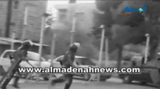 الدرك والشبان في مطاردة " القط والفأر " في دوار الداخلية ( فيديو ) الدرك والشبان في مطاردة " القط والفأر " في دوار الداخلية ( فيديو )