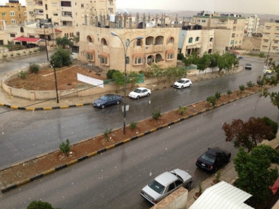 الأردن : زخات من البرد وتحذير من تشكل السيول