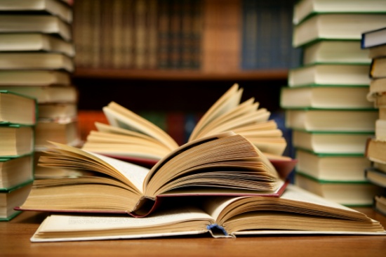 معرض الكتاب القديم و الجديد في جاليري راس العين معرض الكتاب القديم و الجديد في جاليري راس العين