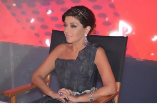 سميرة سعيد تعود من لبنان بأوامر من أبنها