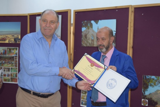 أ.د الكردي يرعى افتتاح معرض فني في جامعة إربد الأهلية أ.د الكردي يرعى افتتاح معرض فني في جامعة إربد الأهلية