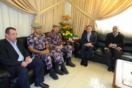 مستشفى الجامعة الأردنية ومديرية دفاع مدني غرب عمان يُنفذان تمرين إخلاء لمبنى الطوارئ