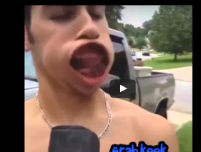 شاهدوا ماذا فعل بفمه !!