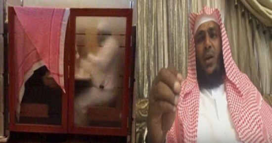 فيديو: الرجل الذي غطى زوجته بشماغ يعلق على تداول صورته والتغريدات التي صاحبتها