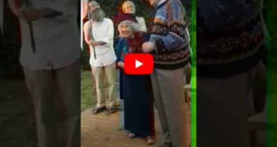 بالفيديو.. زفاف العمر: العروس 93 عامًا والعريس 91